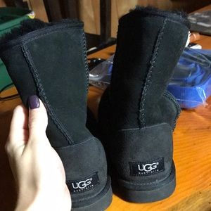 SHORT BLACK UGG BOOTS 1 HOUR SALE !!!!